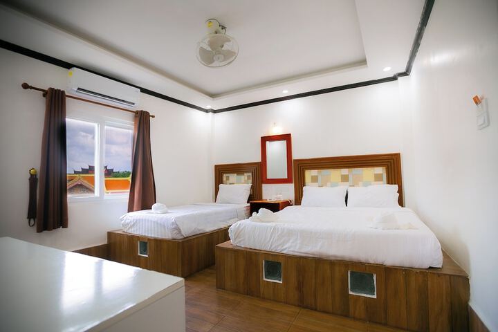 Room 26 of 103