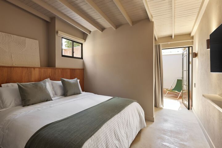Room 10 of 73