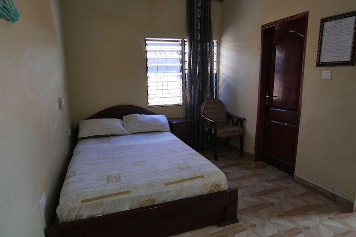 Room 5 of 10