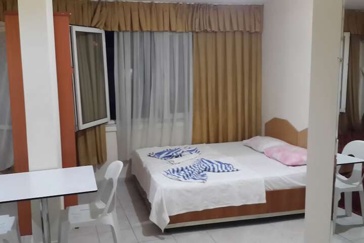 Room 22 of 105