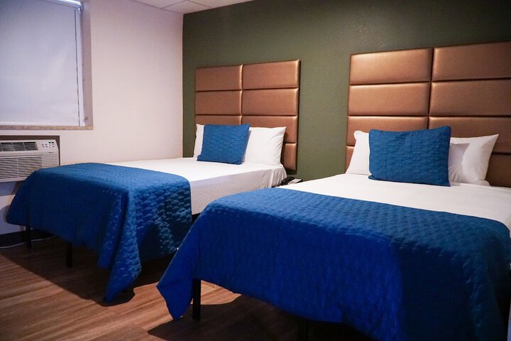 Double Deluxe King Bed (4 of 6)