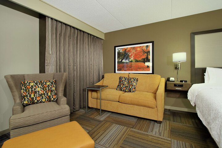 1 King Bed with Sofa Bed (17 of 20)