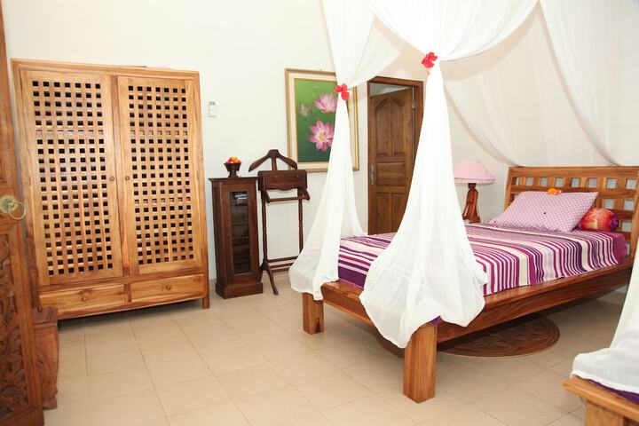 Room 42 of 80
