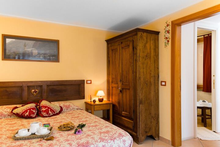 Room 10 of 34
