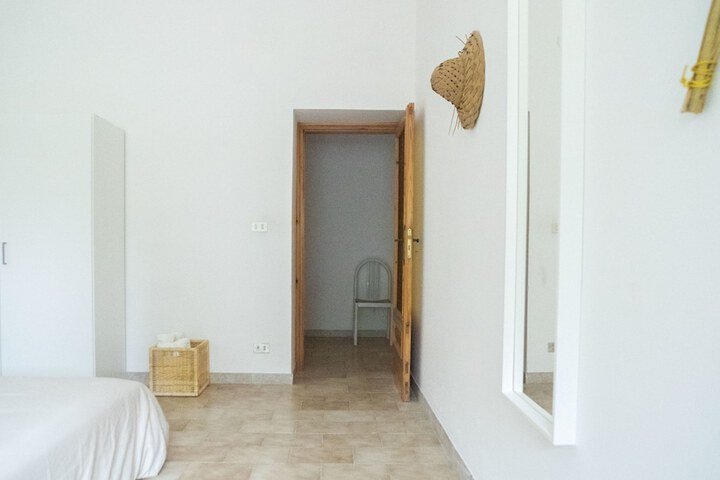 Room 18 of 76