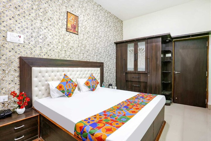 Room 10 of 29