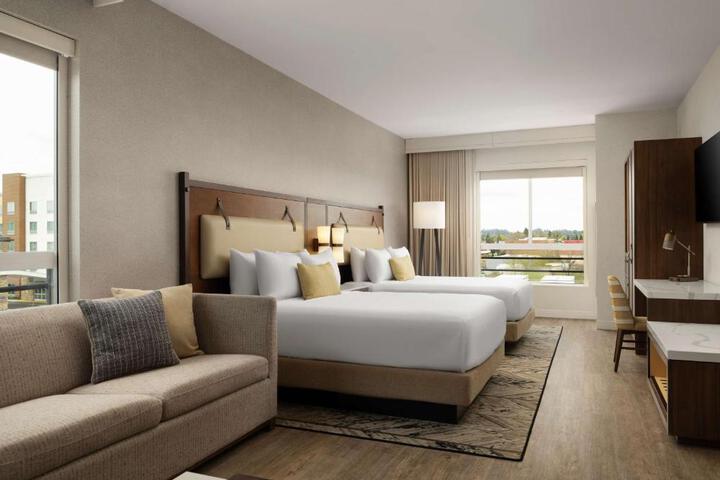 2 Queen Beds (3 of 5)