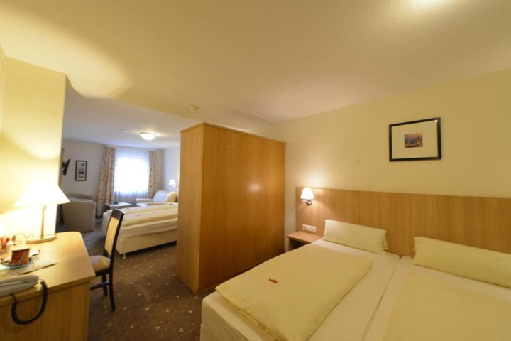 Room 4 of 37