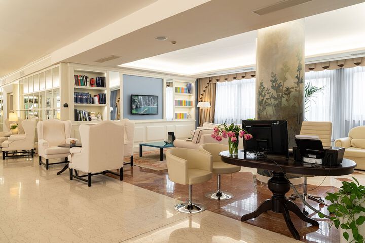 Entrance & Lobby