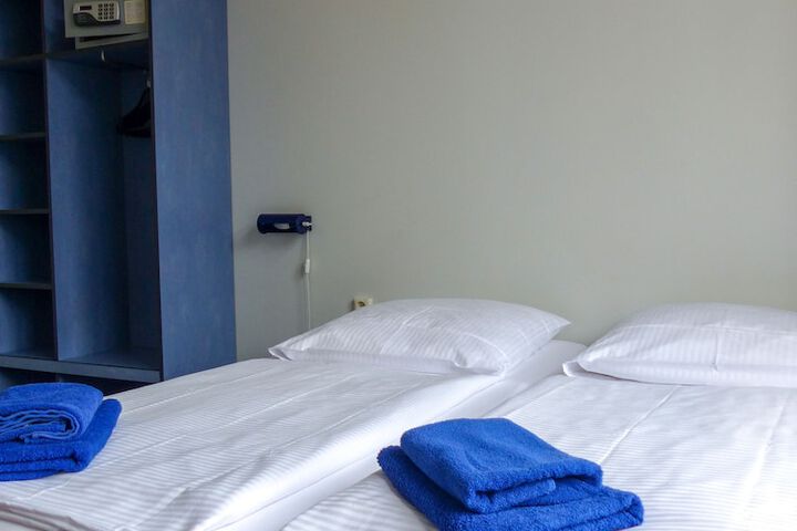 Room 25 of 86