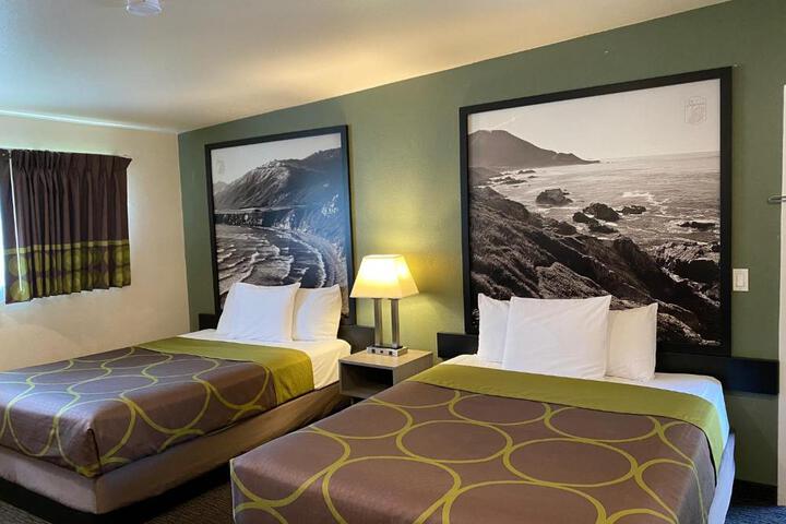 1 Queen Bed (2 of 18)