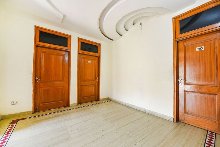 Room 9 of 21