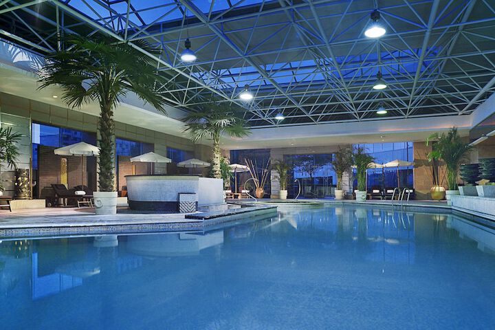 Hotel Pool
