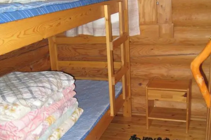 Room 4 of 9