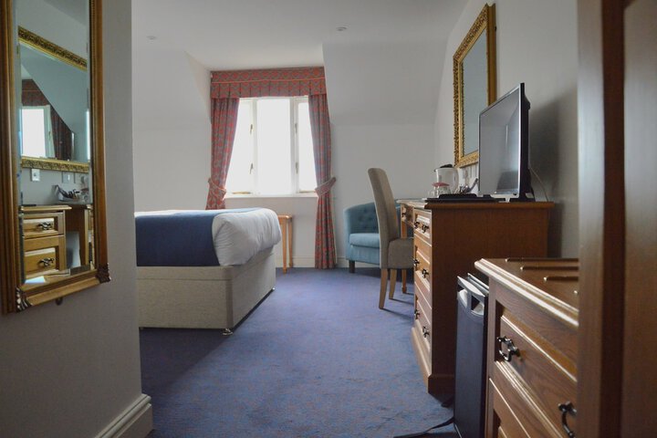 Room 2 of 30