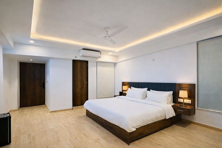 Room 7 of 18