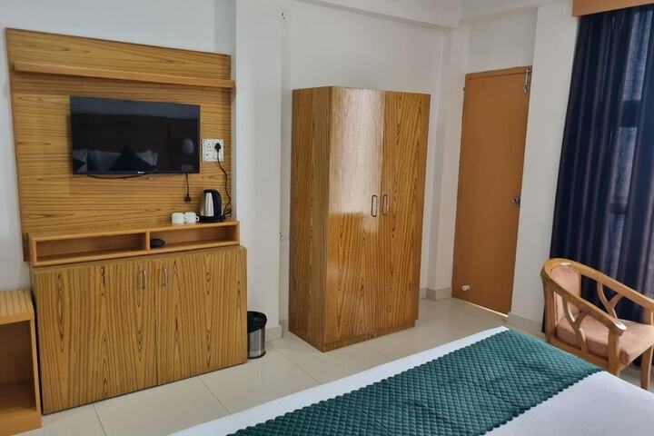 Room 4 of 29