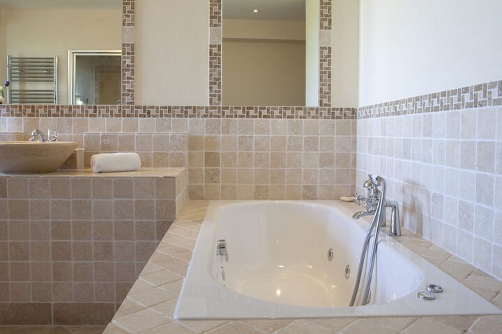 Hot Tub 106 of 141