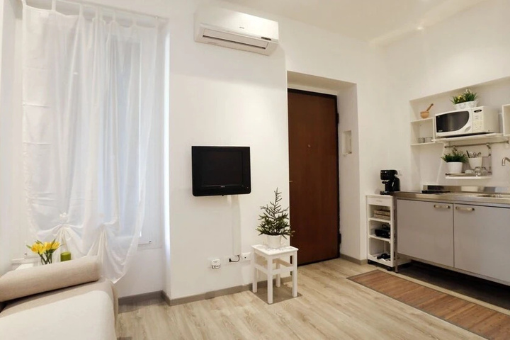 Room 4 of 16