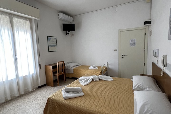 Room 10 of 25