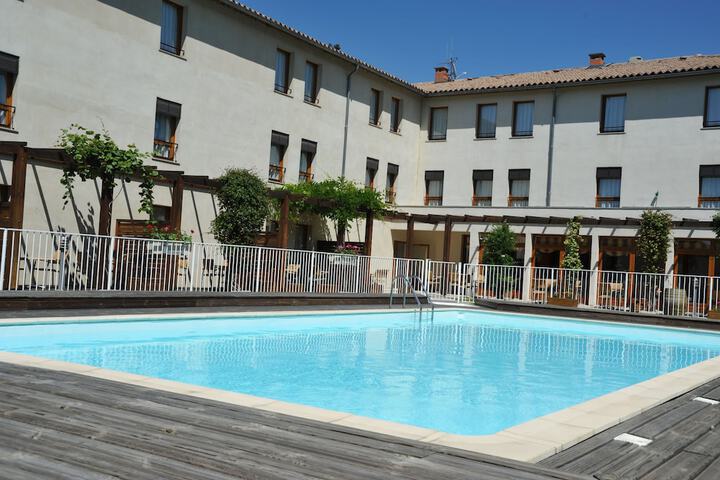 Hotel Pool