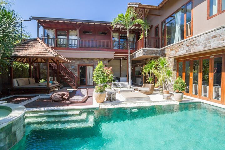 Hotel with Pool