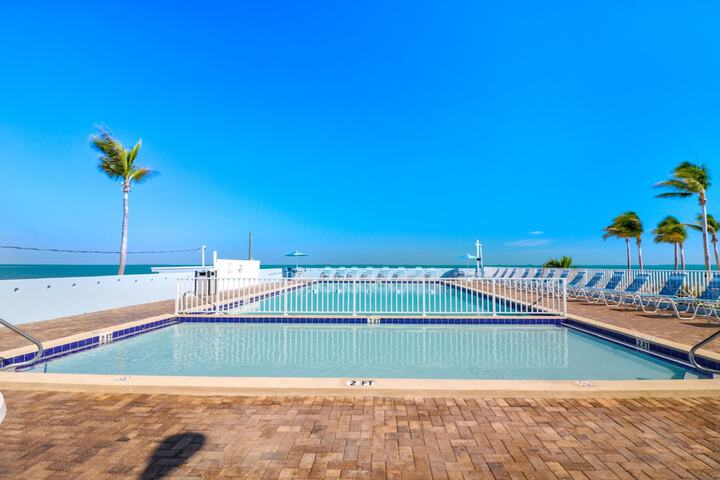 Pool 40 of 70