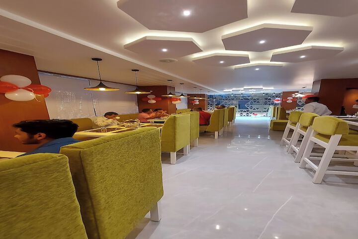 Dining 16 of 20