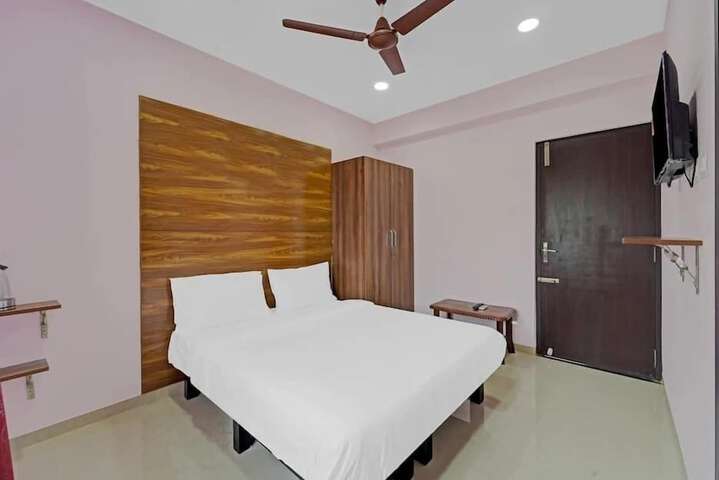 Room 4 of 7