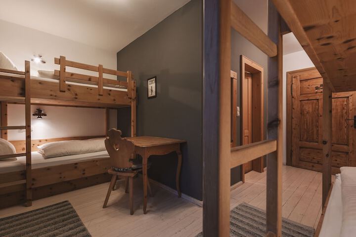 Room 16 of 153