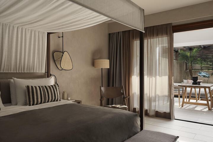Room 42 of 174