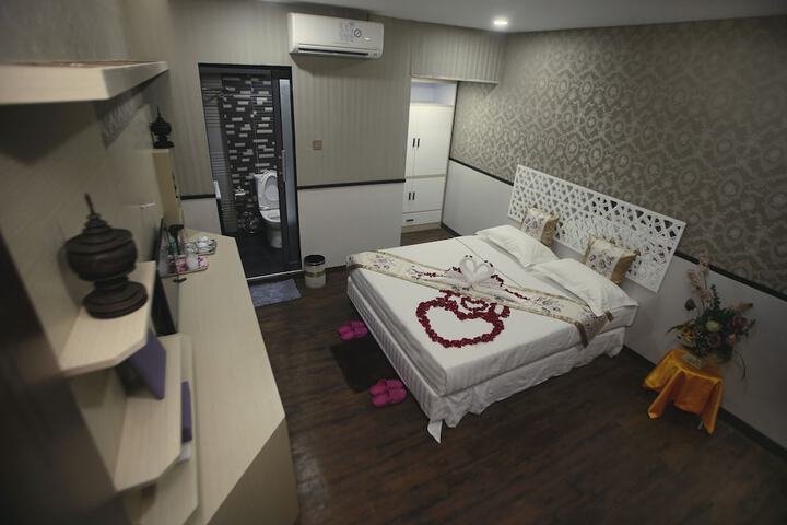 Room 13 of 21
