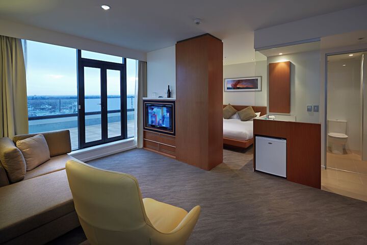 Room 4 of 65