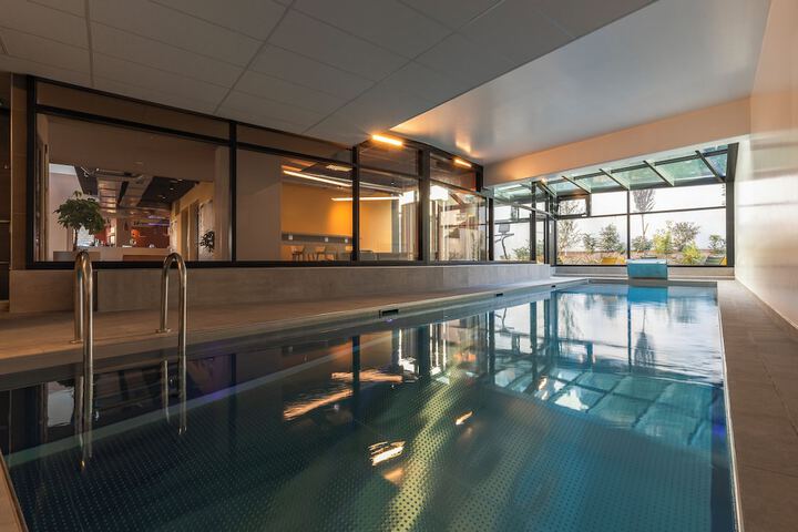 Pool 14 of 21