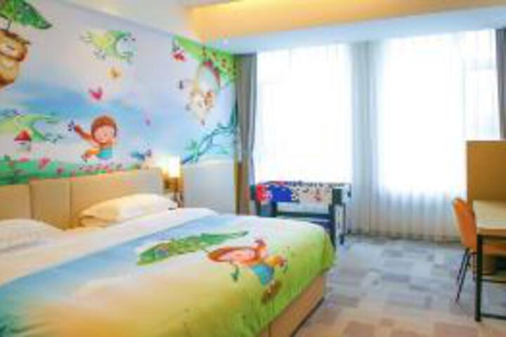 Room 8 of 10