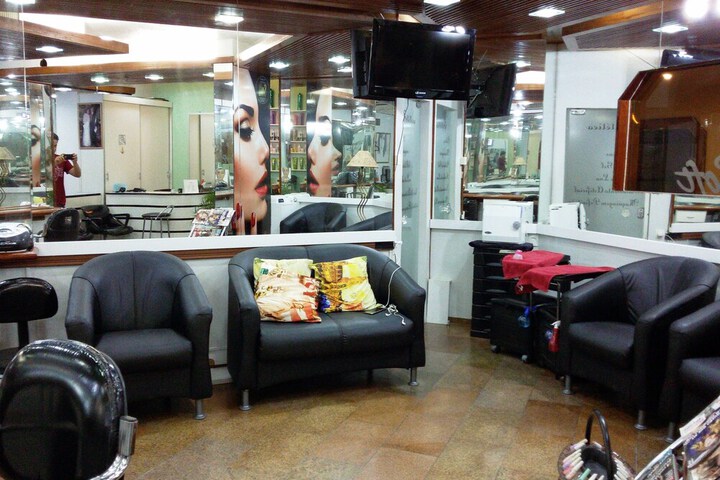 Nail salon