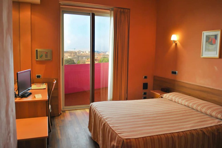 Room 16 of 35