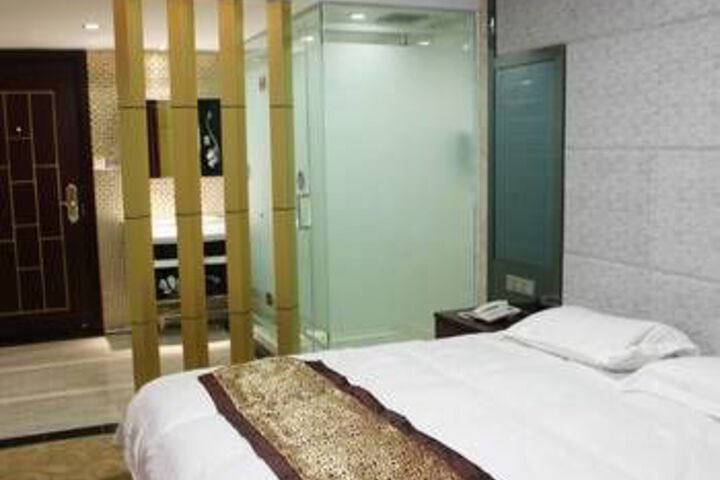 Room 8 of 12