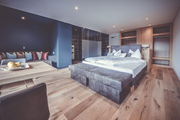 Room 6 of 53