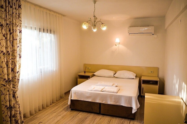 Room 2 of 35