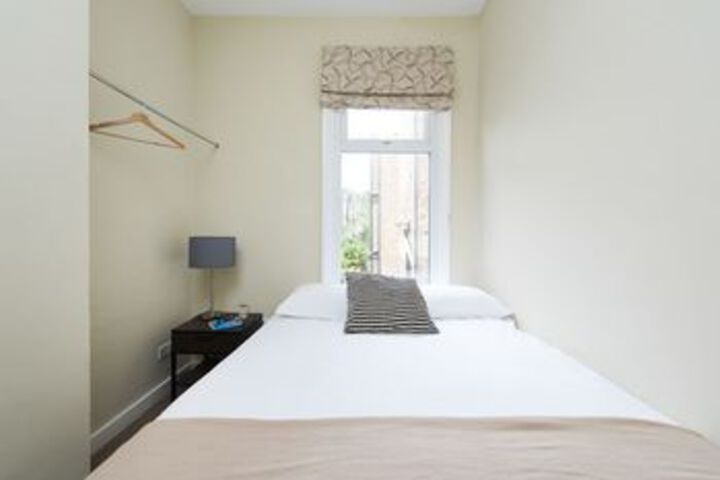 Room 6 of 24