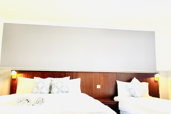 Room 5 of 33