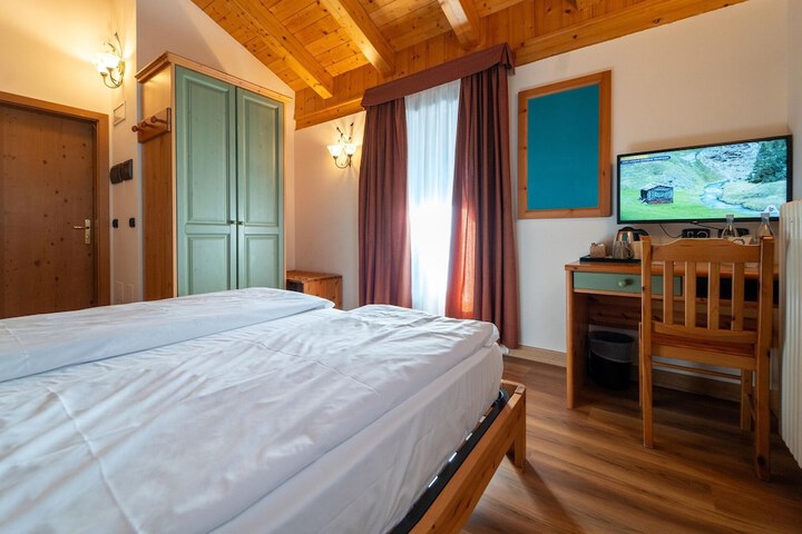 Room 44 of 155