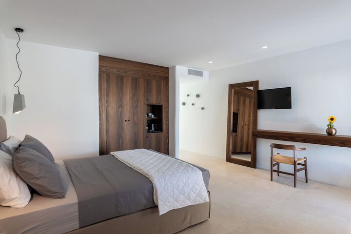 Room 14 of 80