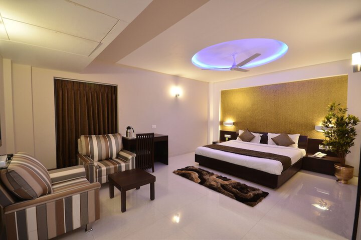 Room 6 of 17