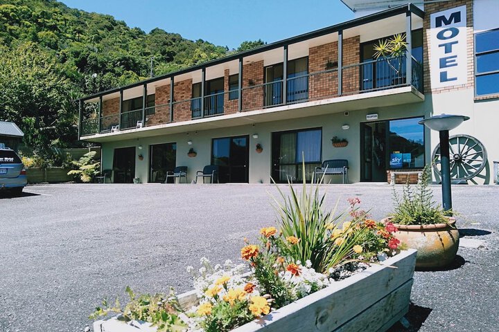 Sundowner Motel