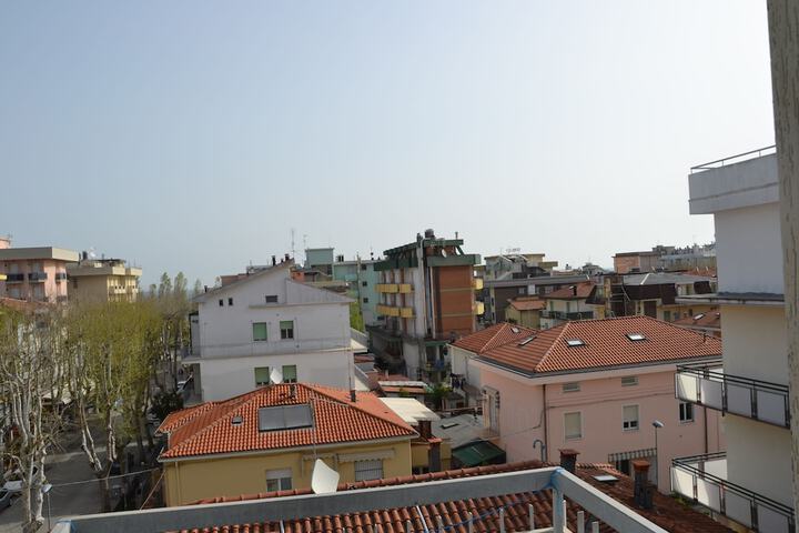 Room 4 of 9