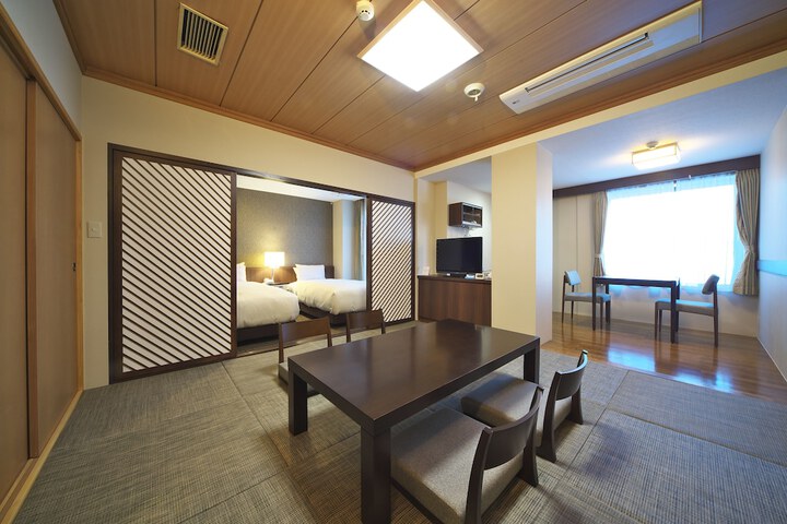 Room 8 of 40