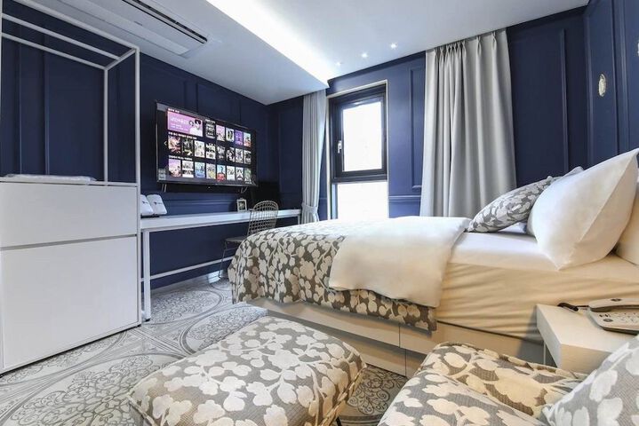 Room 11 of 44