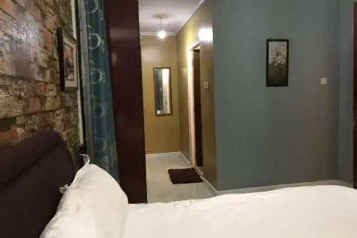 Room 4 of 15